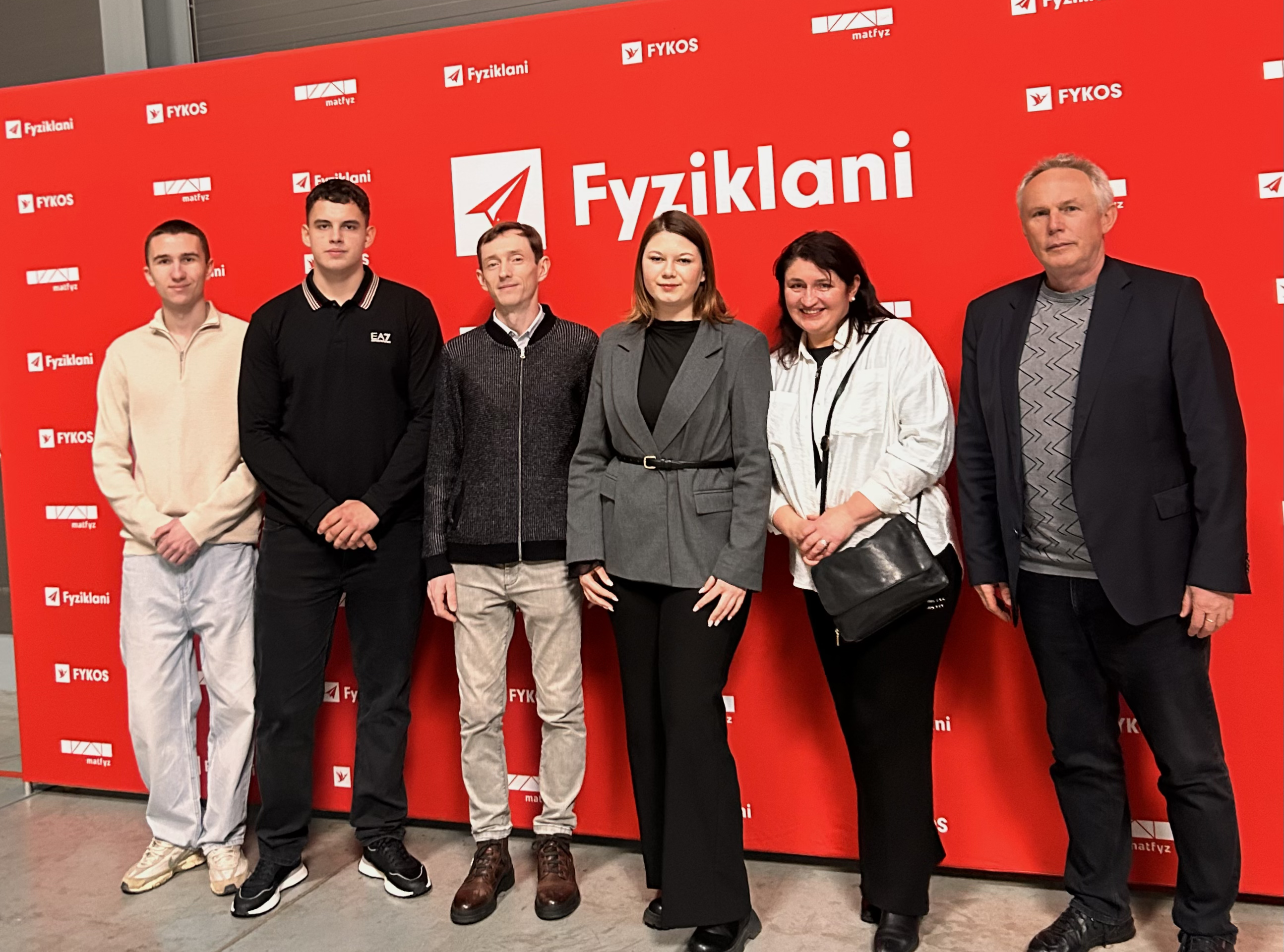 Участь української делегації у науково-освітніх подіях турніру Fyziklání в Карловому університеті