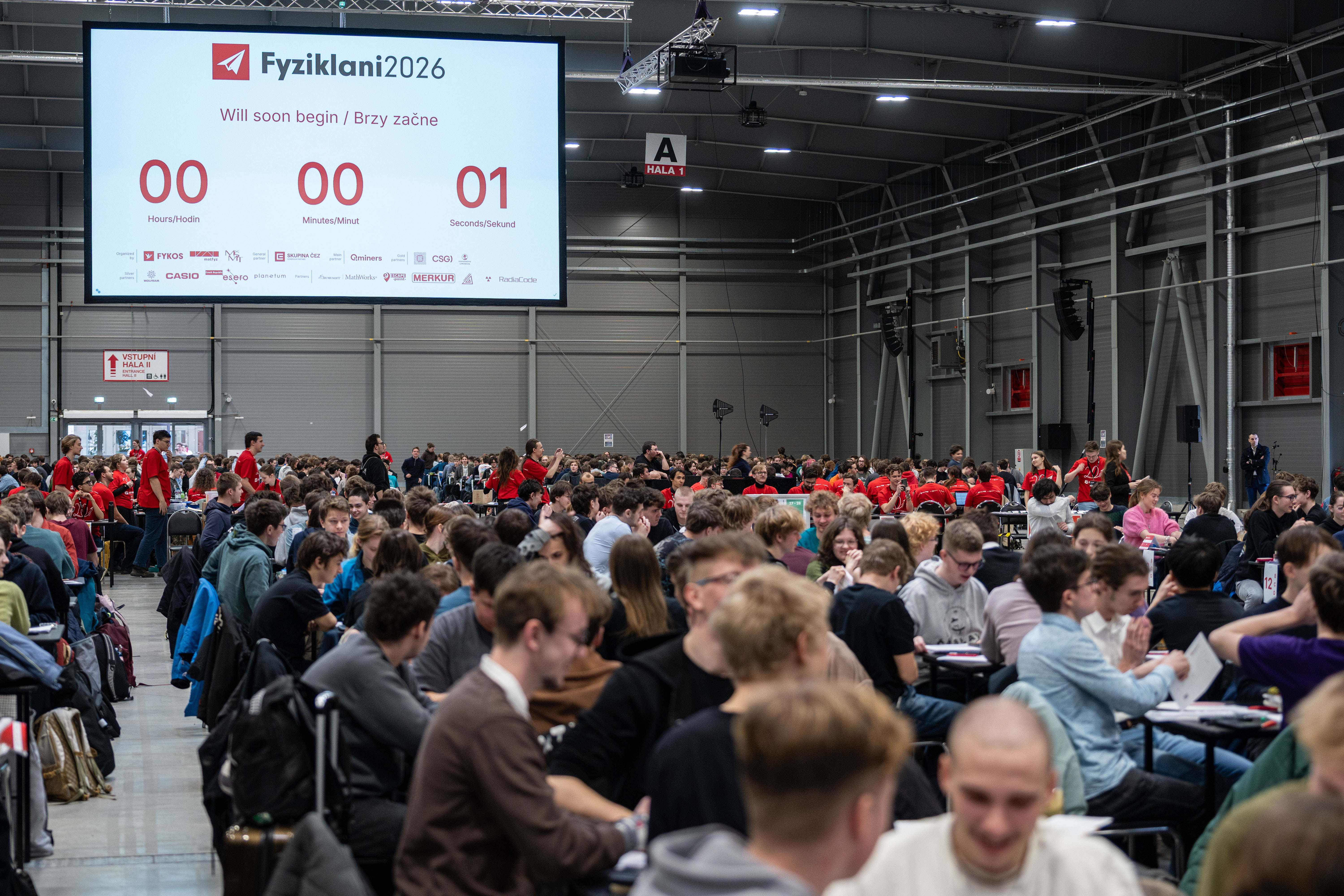 Старт міжнародного турніру з фізики серед старшокласників Fyziklání-2026
