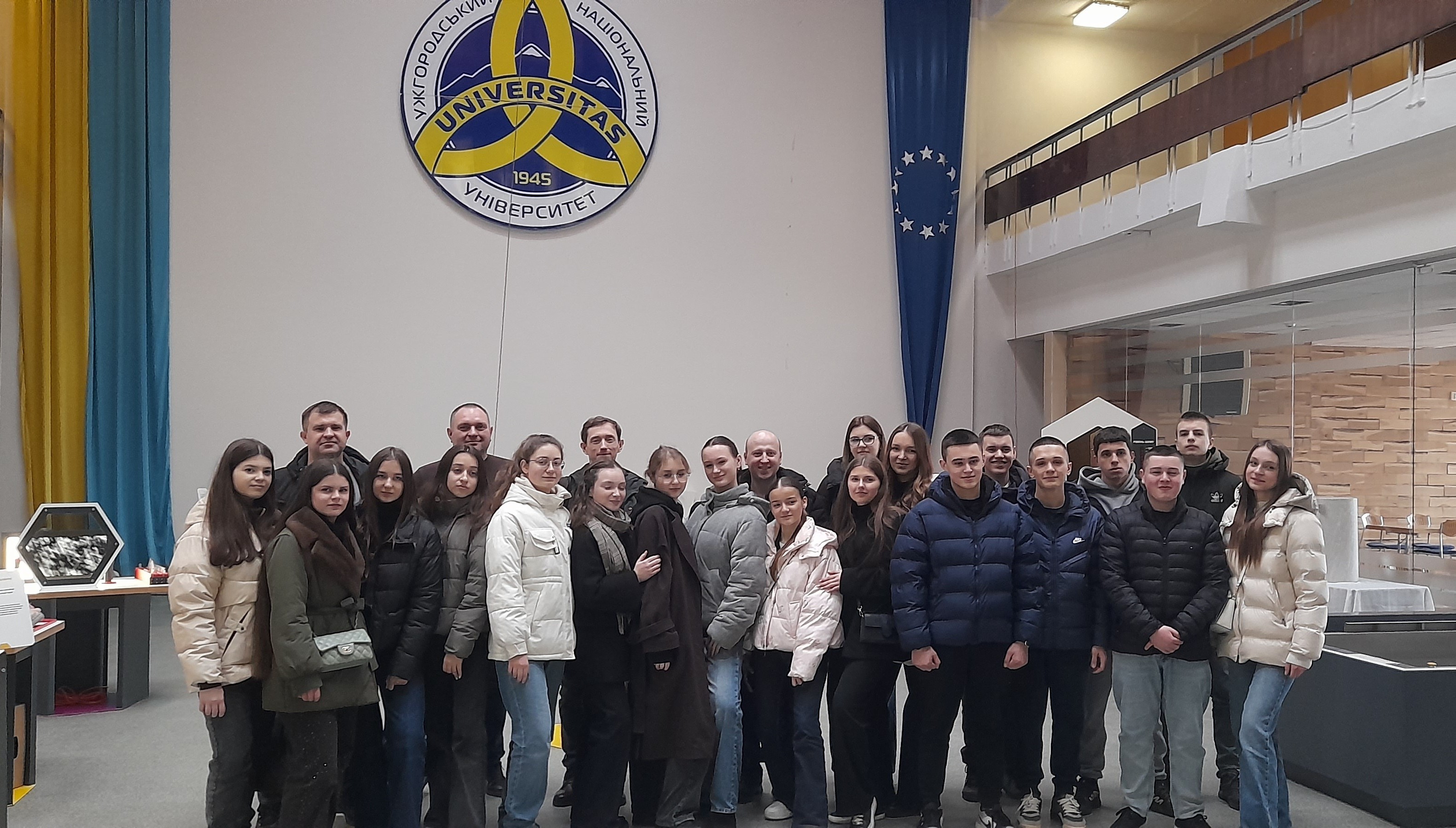 Учні та вчителі Хустського багатопрофільного ліцею в УжНУ