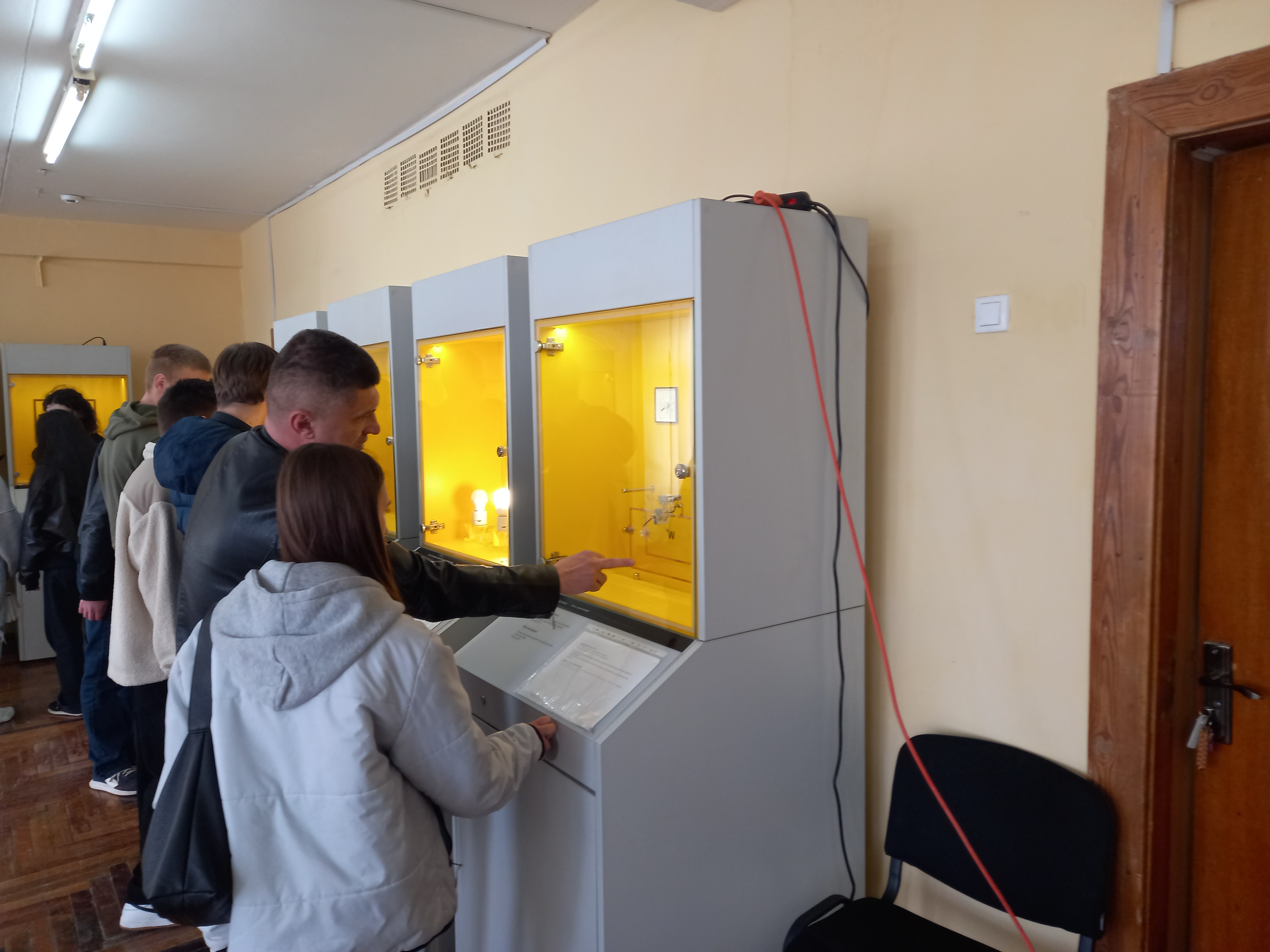 Неформальна STEM-освіта в дії: школярі Іршавського ліцею №1 відвідали УжНУ